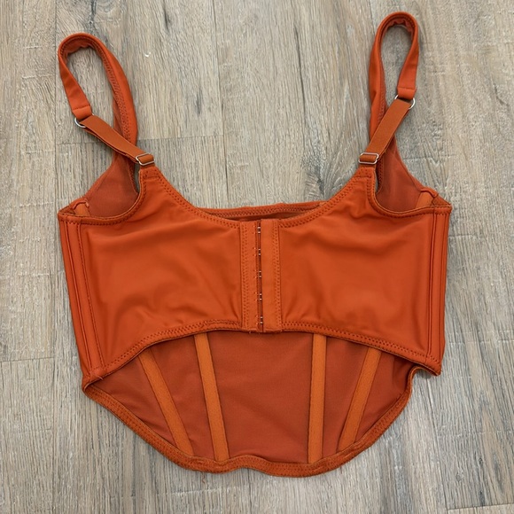 UO BURNT ORANGE CORSET CROP TOP - Picture 5 of 6